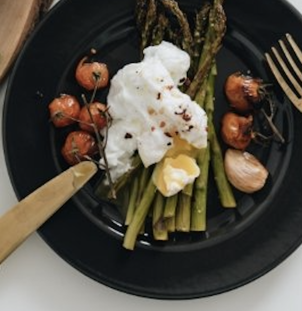 tomatoes burrata and asparagus